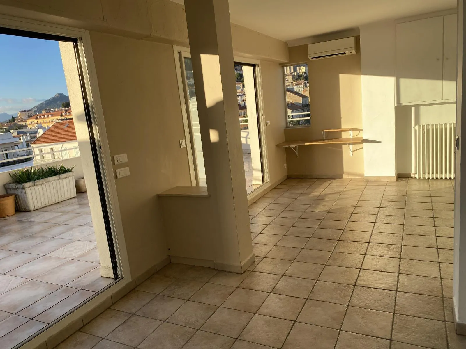 Location Hyères Appartement 69b42e37d02f