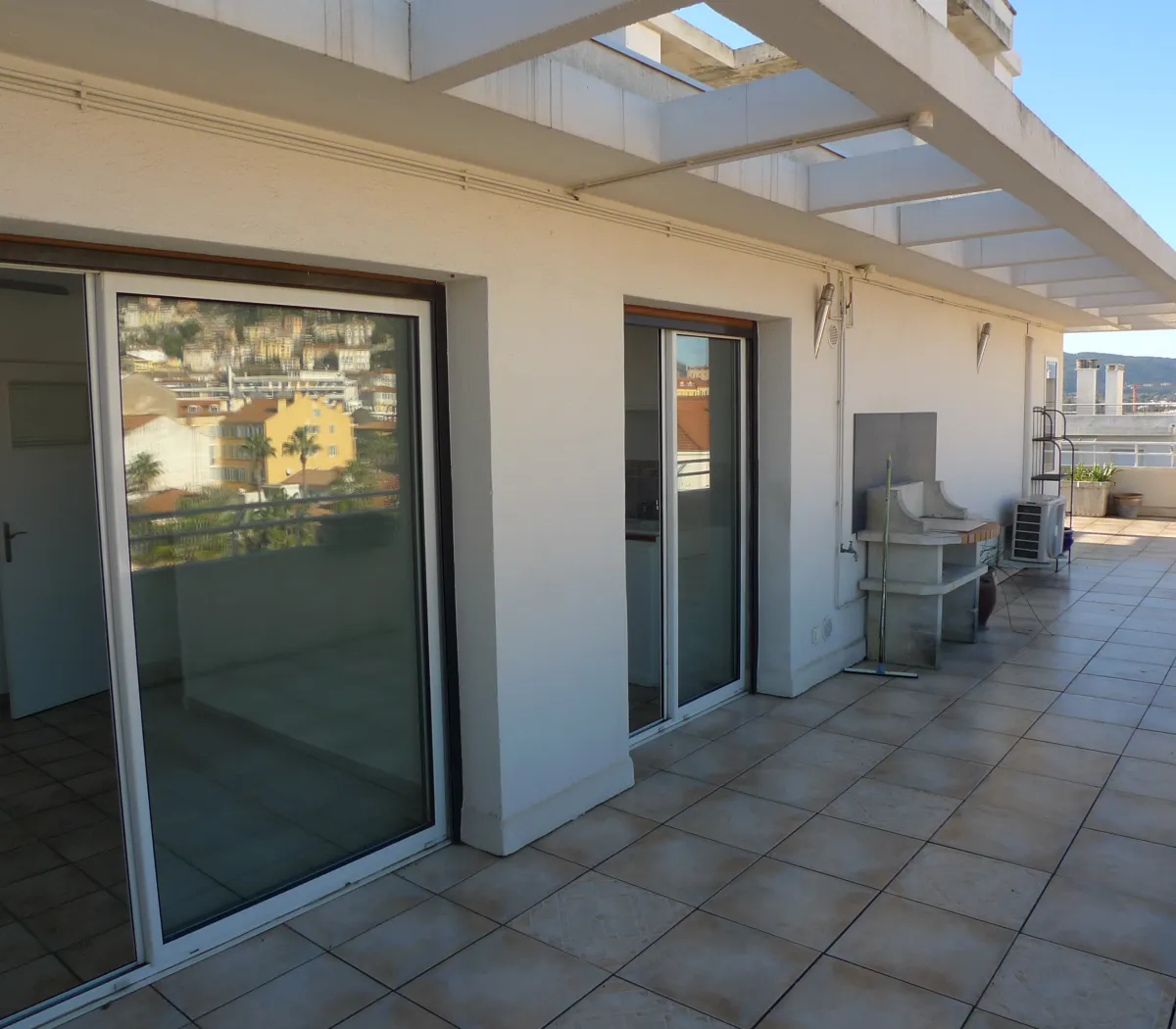 Location Hyères Appartement 69b42e37d02f