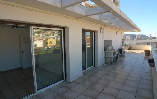 Location Hyères Appartement 69b42e37d02f