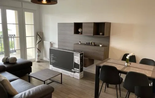 Location Puteaux Appartement 69b9cd3d5677