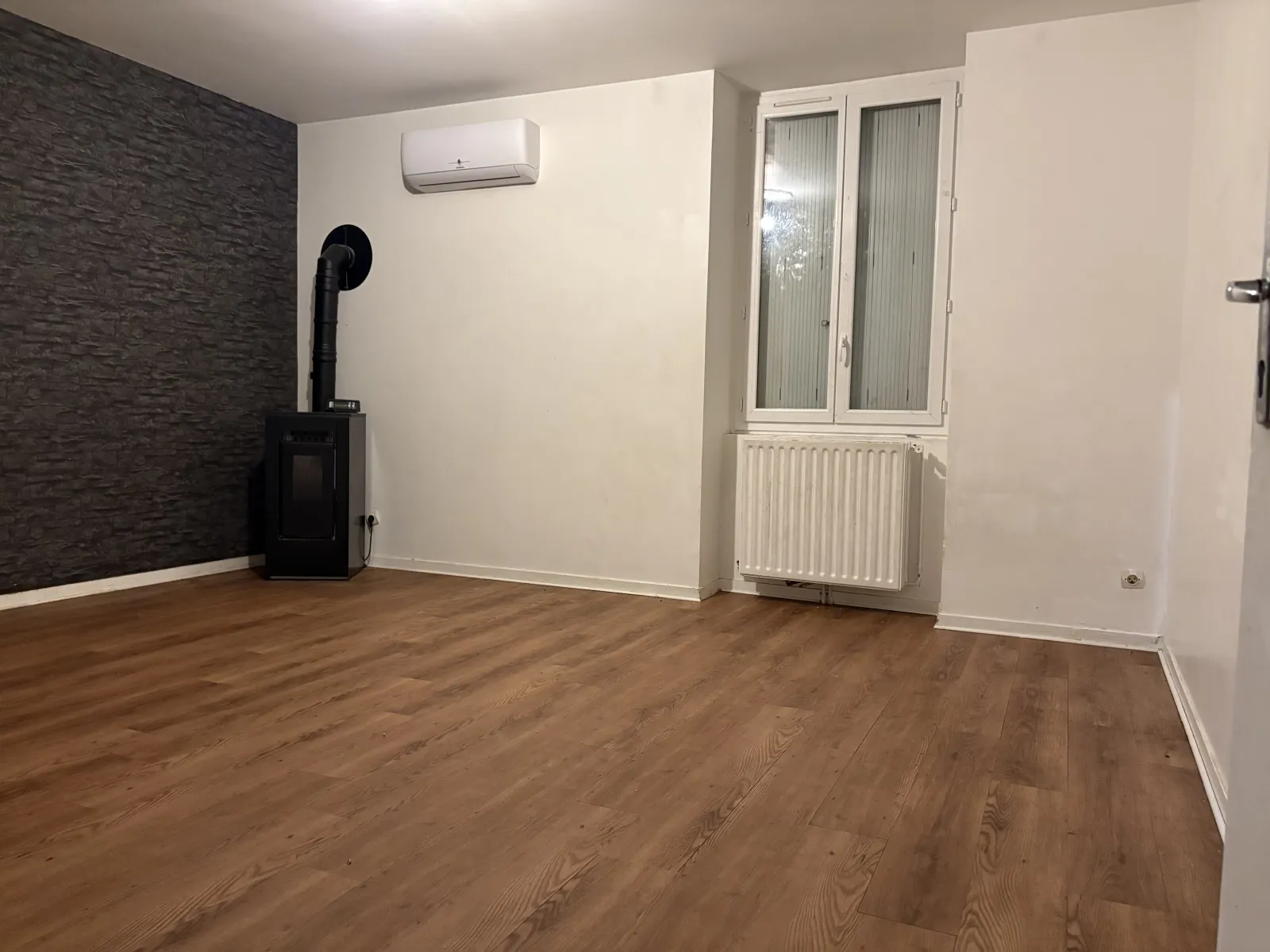 Location Le Chambon-Feugerolles Appartement 69c0df2cdc7e