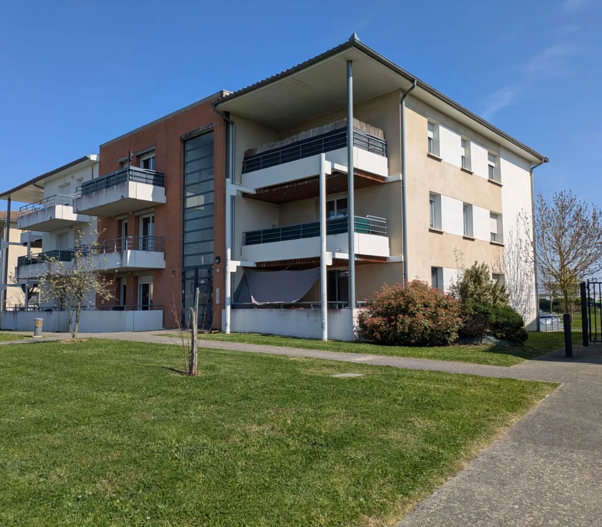 Location La Salvetat-Saint-Gilles Appartement 69c84648ab2d