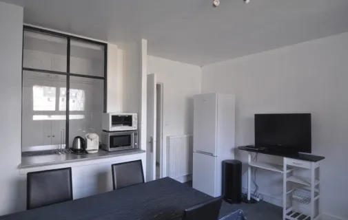 Location Tours Chambre 69d27f4147e0