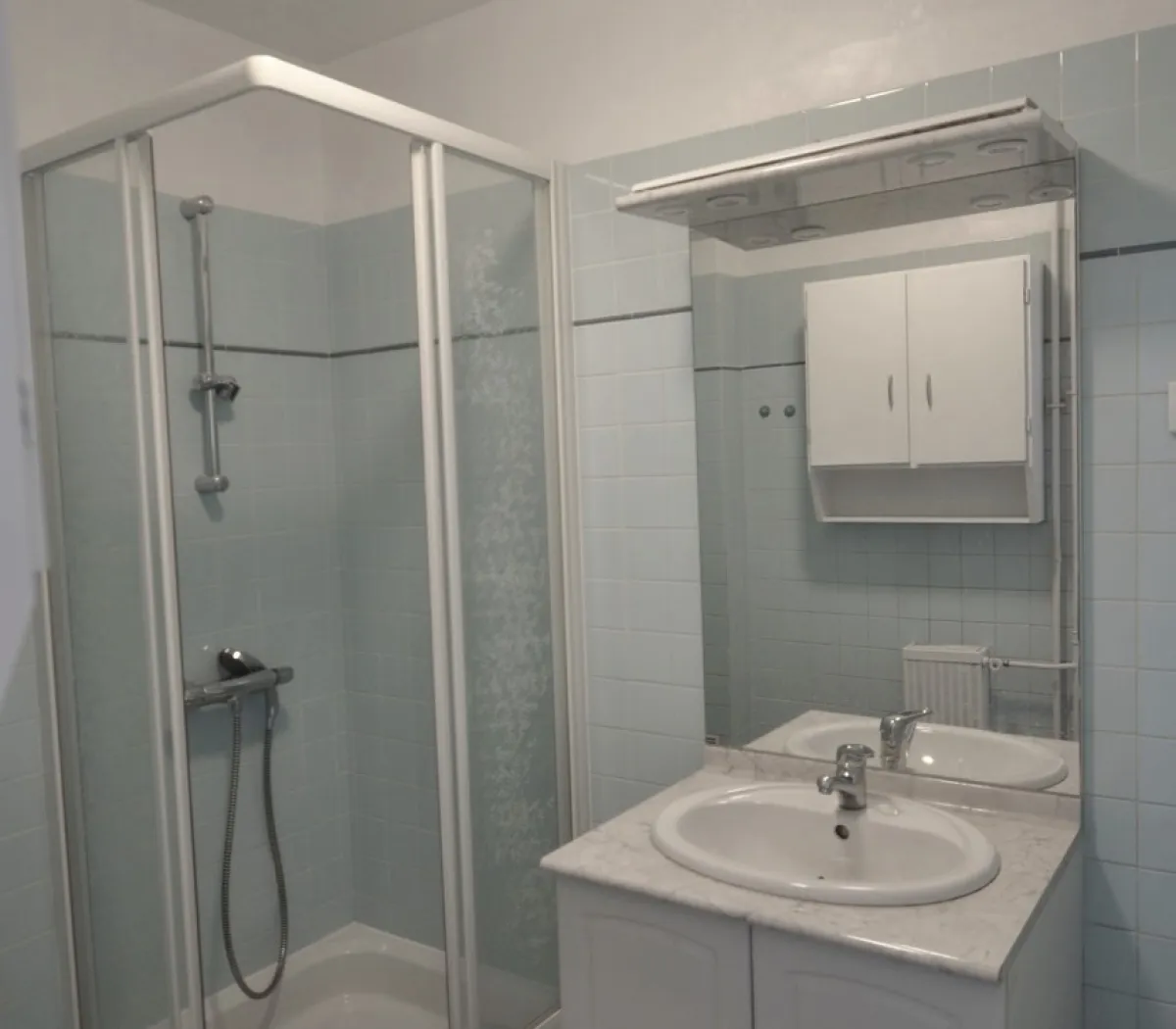 Location Tours Chambre 69d27f4147e0