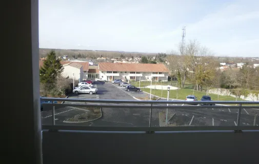 Location Gond-Pontouvre Appartement 69df94a463c6
