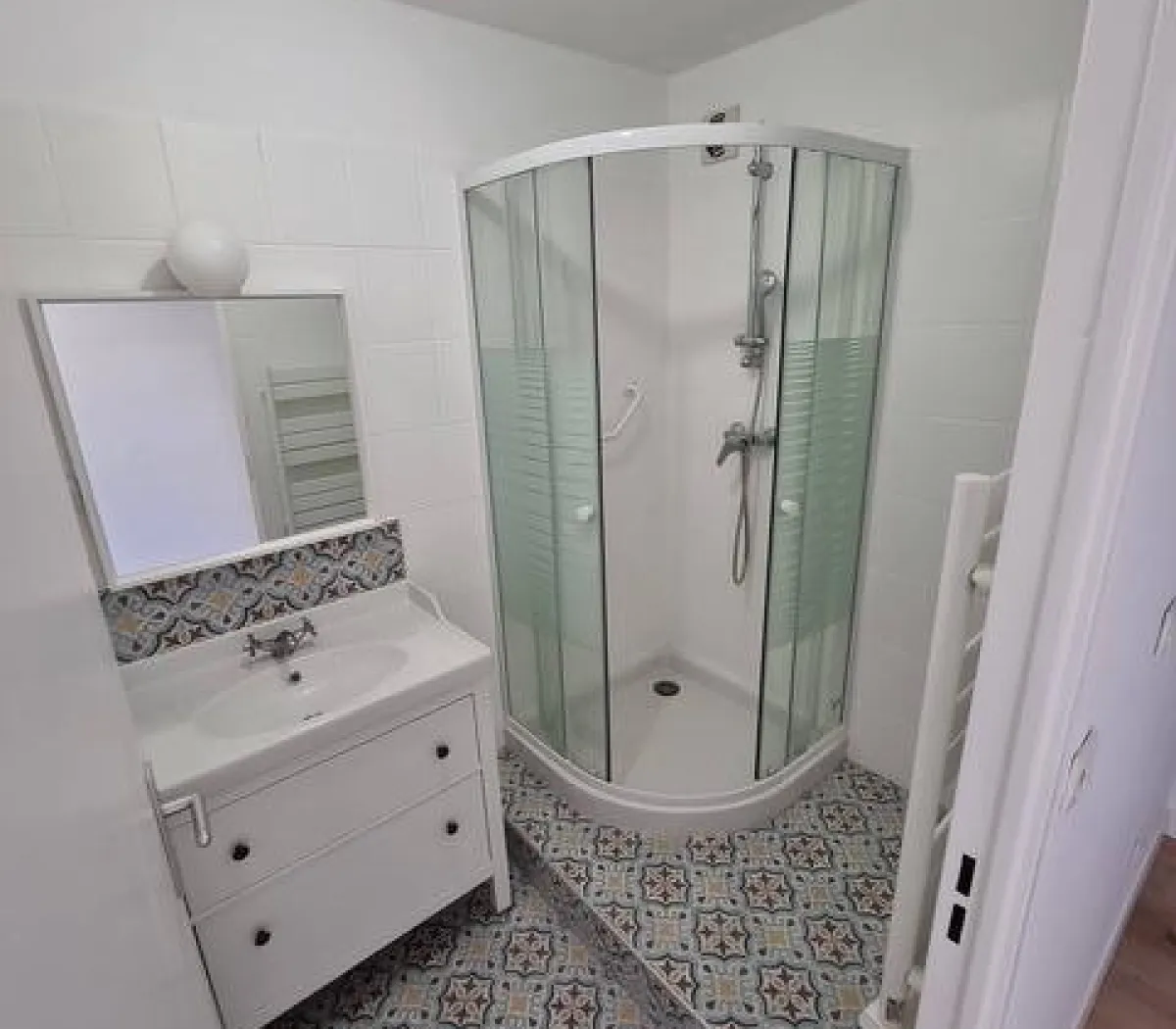 Location Villeneuve-lès-Avignon Appartement 69e0f1101bcc