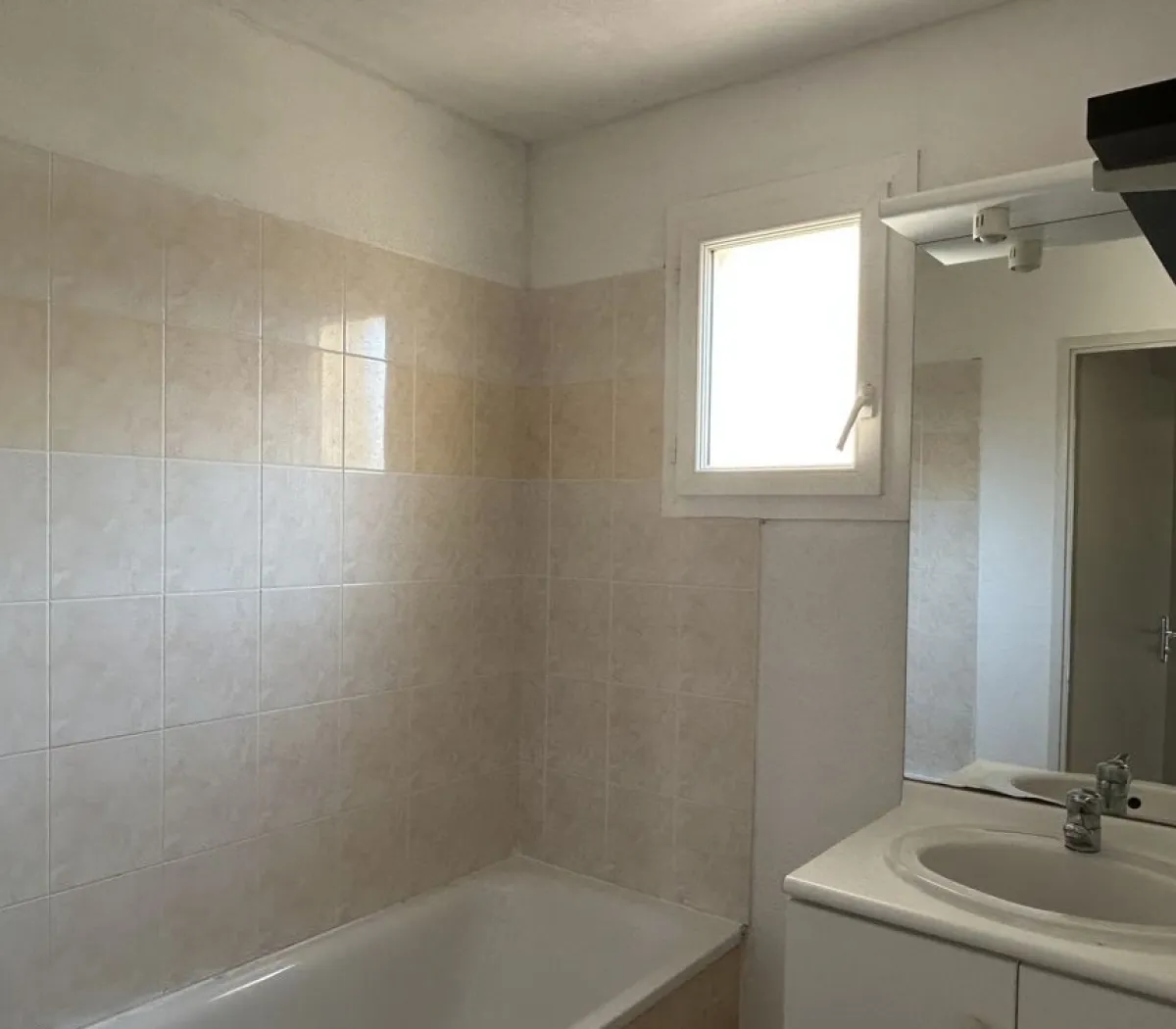 Location Carcassonne Appartement 69e4fb735657