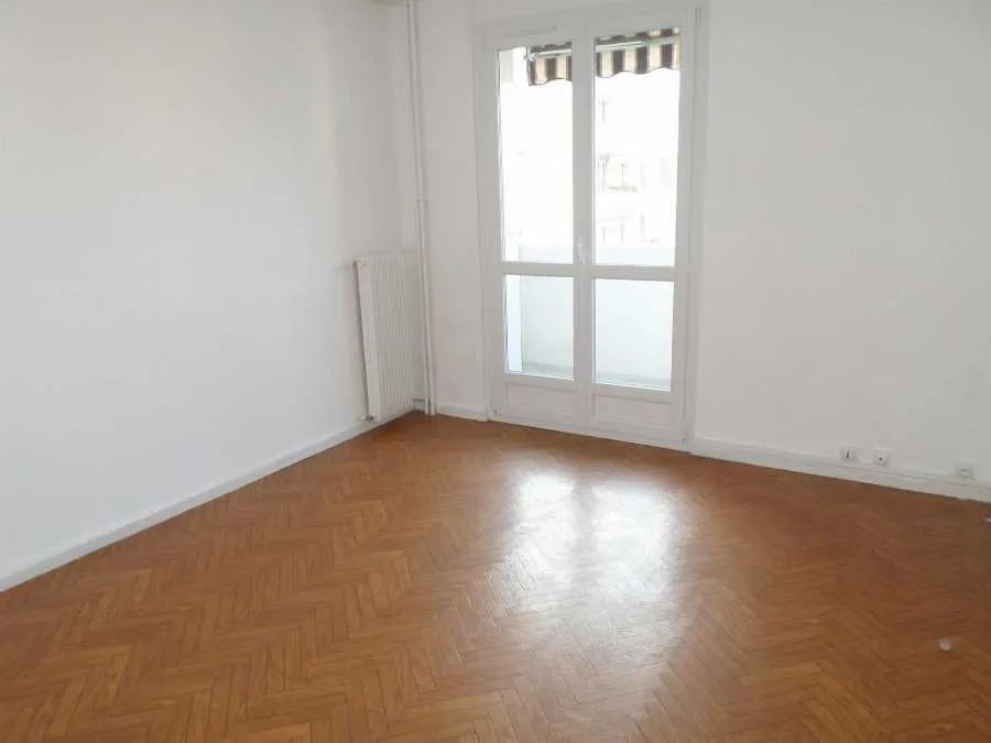 Location Villeurbanne Appartement 69e51efa04de