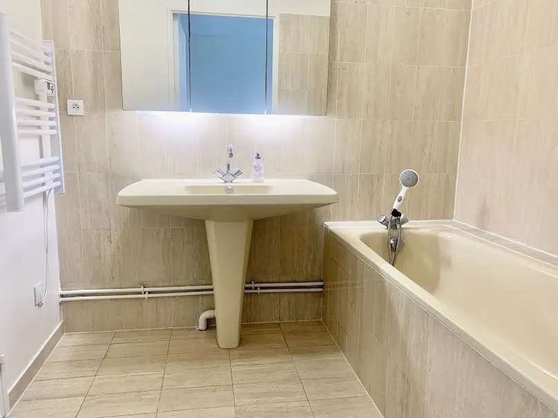 Location Issy-les-Moulineaux Appartement 69ea6a8562c8