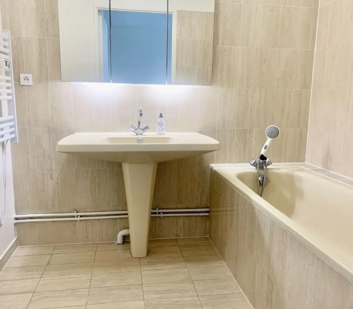 Location Issy-les-Moulineaux Appartement 69ea6a8562c8