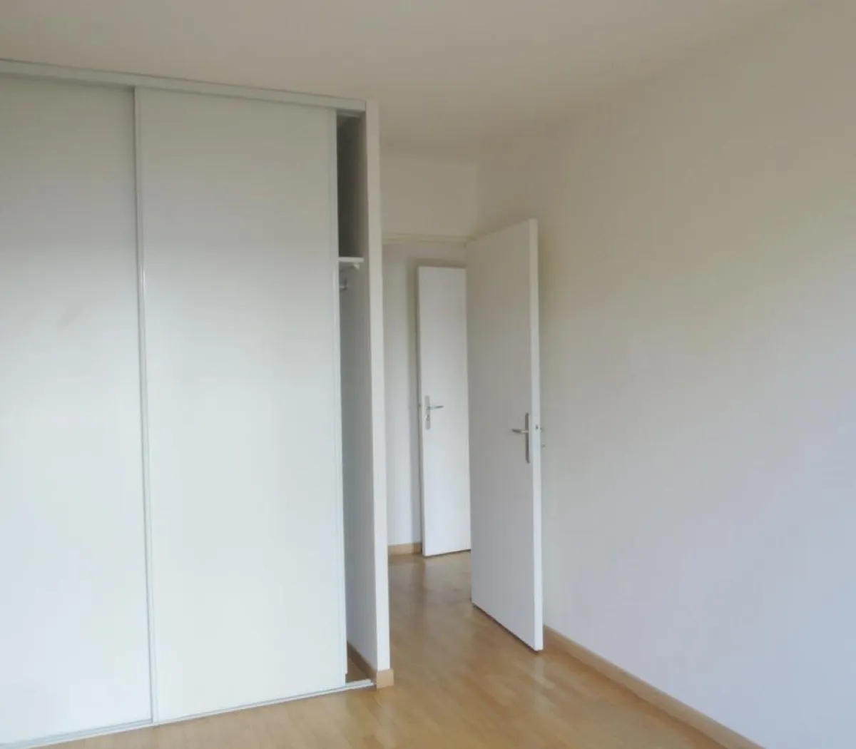 Location Issy-les-Moulineaux Appartement 6a027e59bd0a