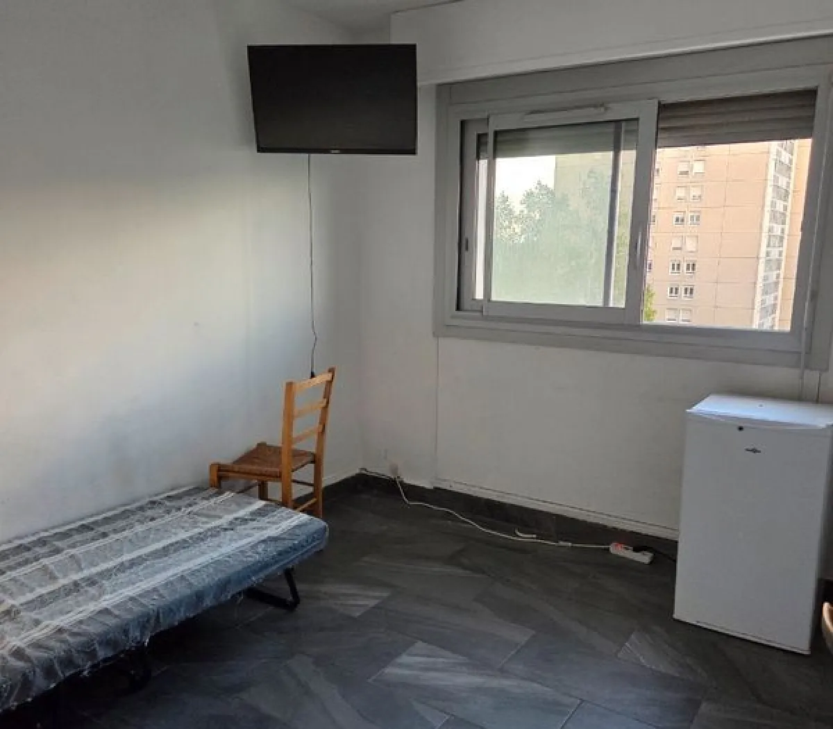 Location Vénissieux Chambre 6a03070272b9