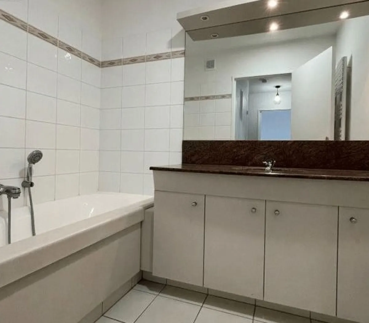 Location Levallois-Perret Appartement 6a1d73eee687