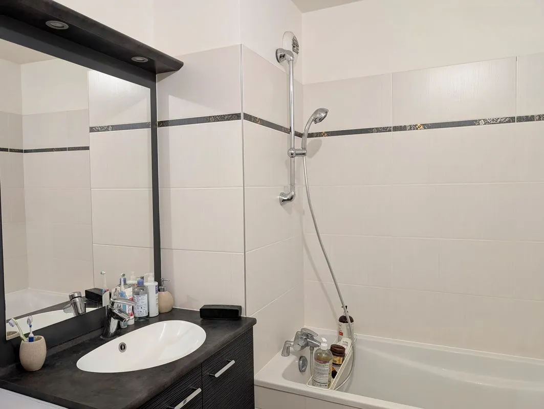Location Issy-les-Moulineaux Appartement 6a2357a39359