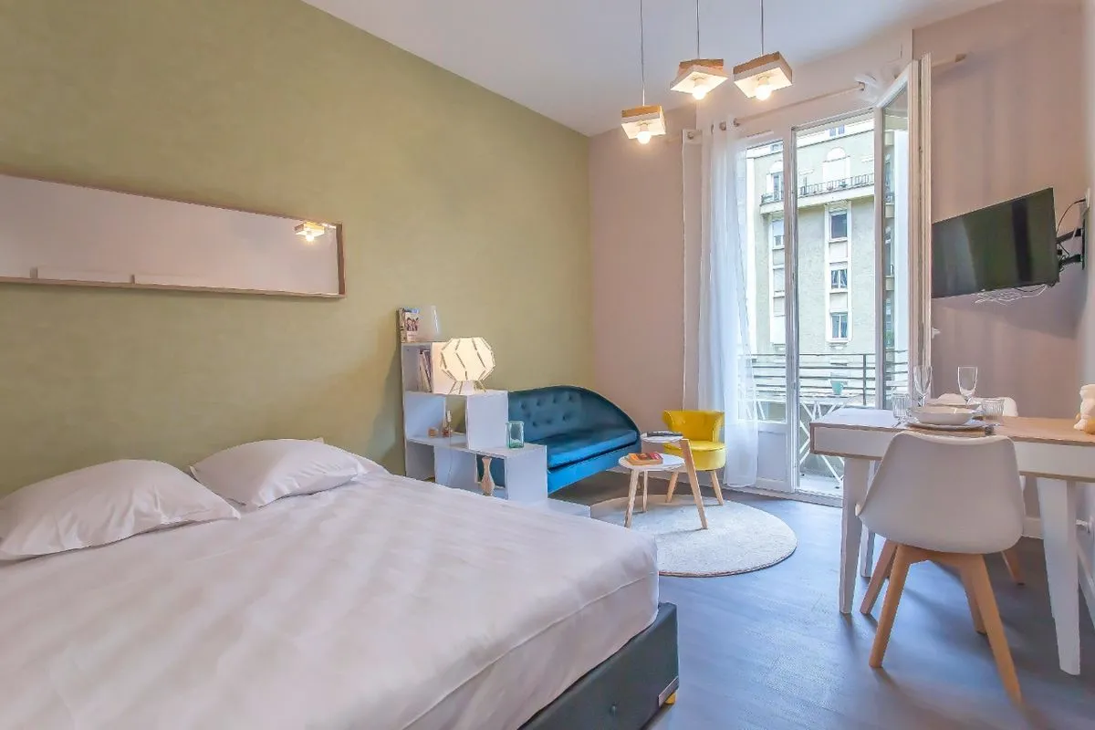 Location Grenoble Appartement 6a25e8224035