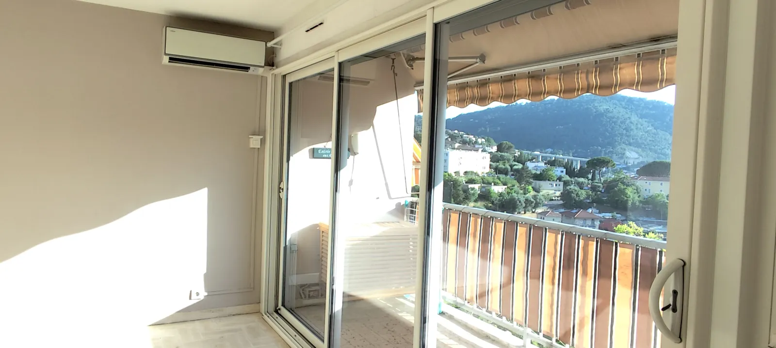Location La Trinité Appartement 6a27c2e391e3