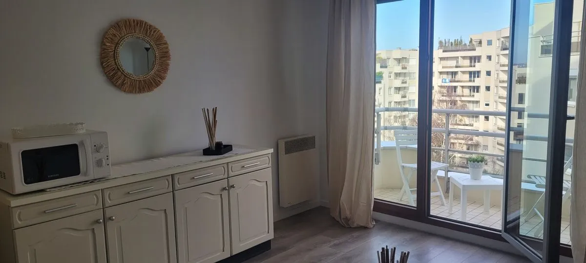Location Issy-les-Moulineaux Appartement 6a2894513ebf