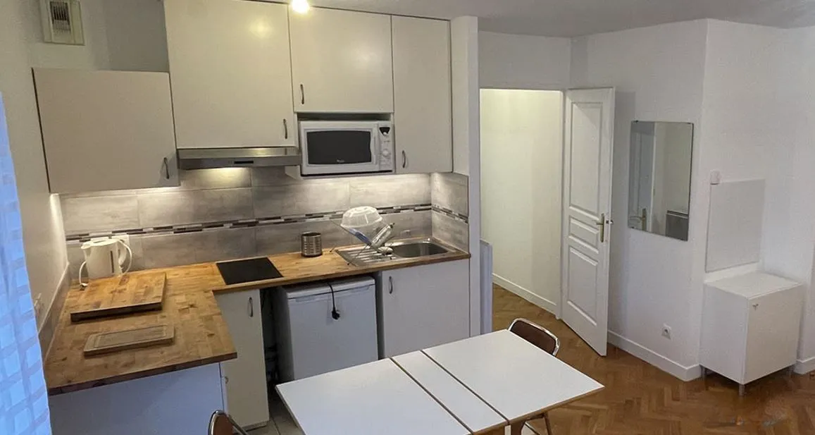 Location Courbevoie Appartement 6a2f2a720e9b