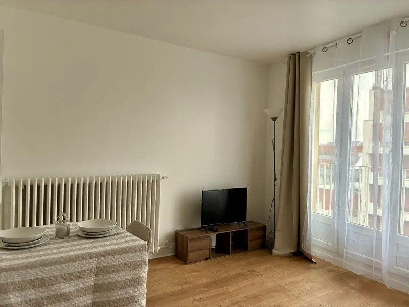 Location Issy-les-Moulineaux Appartement 6a3287dc66c2
