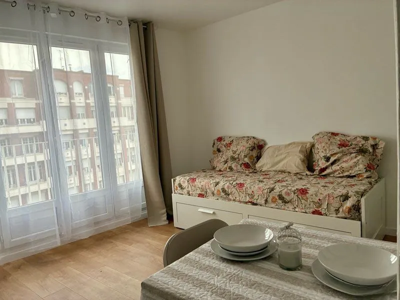 Location Issy-les-Moulineaux Appartement 6a3287dc66c2