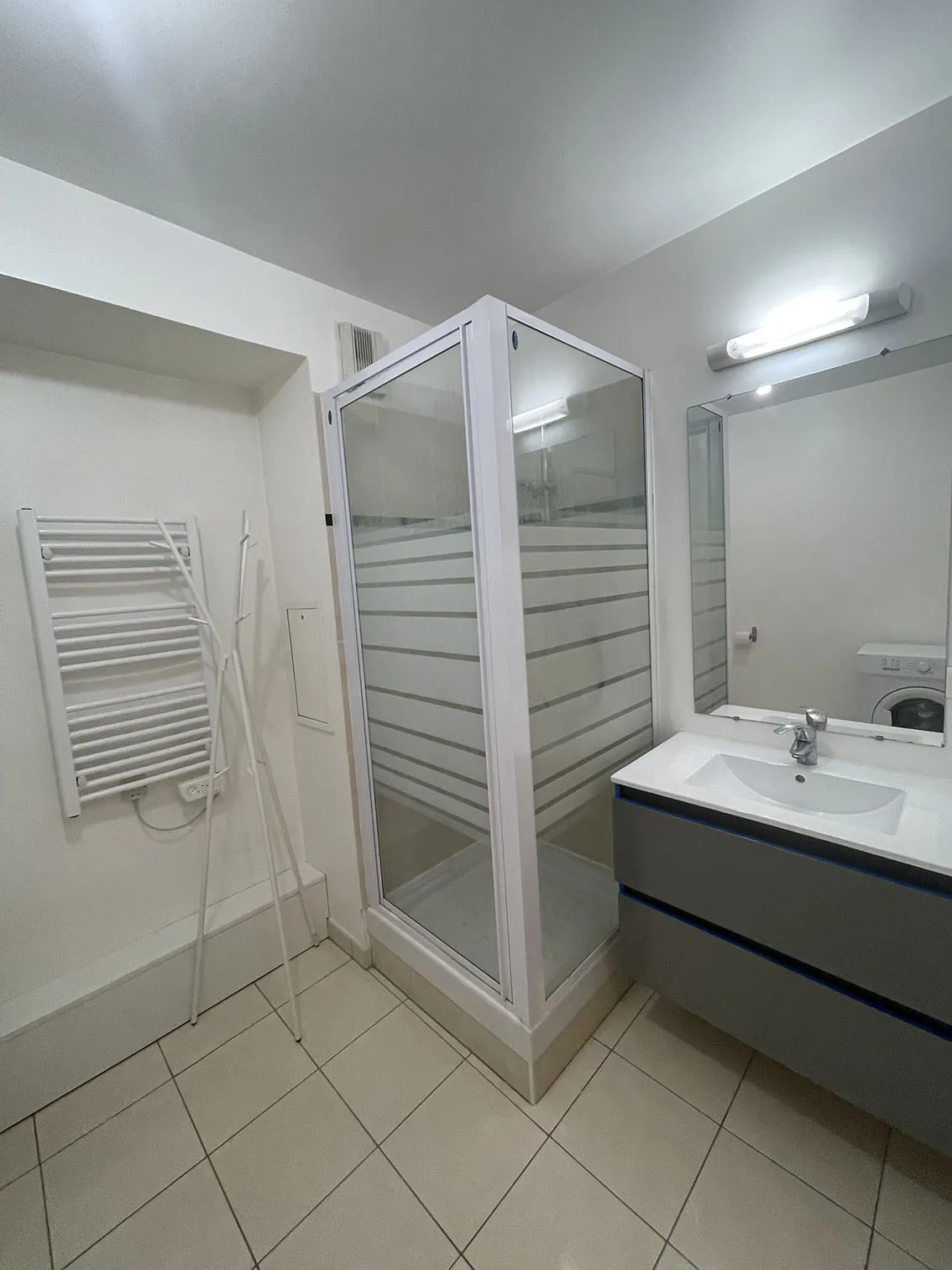 Location Courbevoie Appartement 6a42509245db