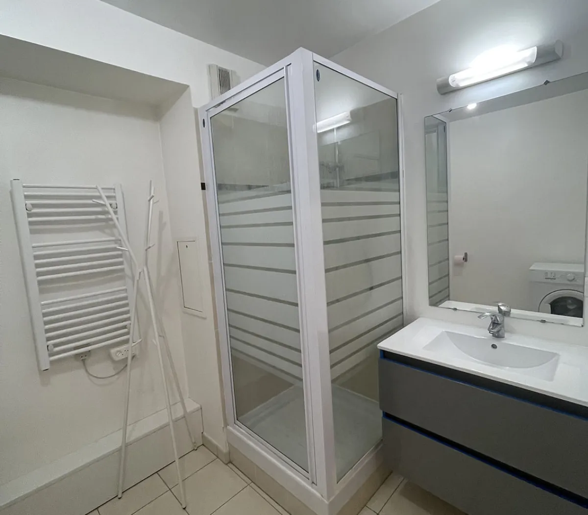 Location Courbevoie Appartement 6a42509245db