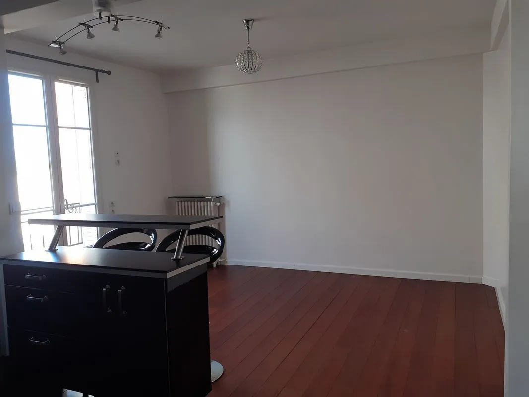 Location Courbevoie Appartement 6a438fb150f5