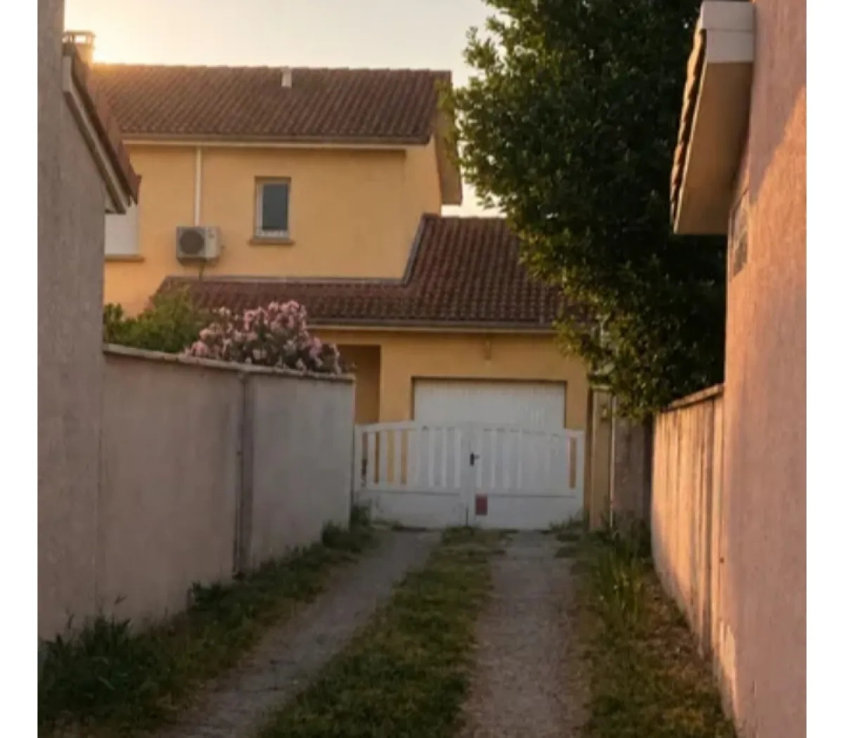 Location Vaulx-en-Velin Maison 6a526abd575f