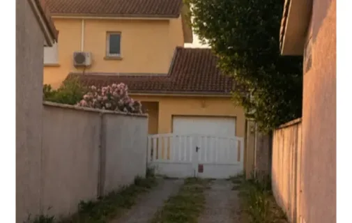 Location Vaulx-en-Velin Maison 6a526abd575f