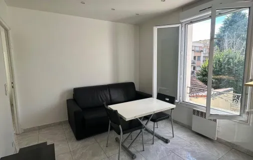 Location Courbevoie Appartement 6a5dd67f7127