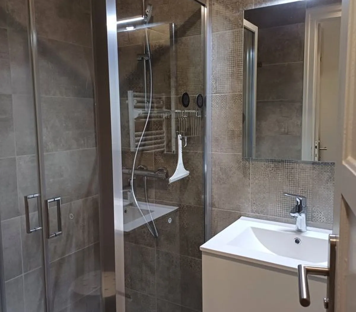 Location Grenoble Appartement 6a80e7495504