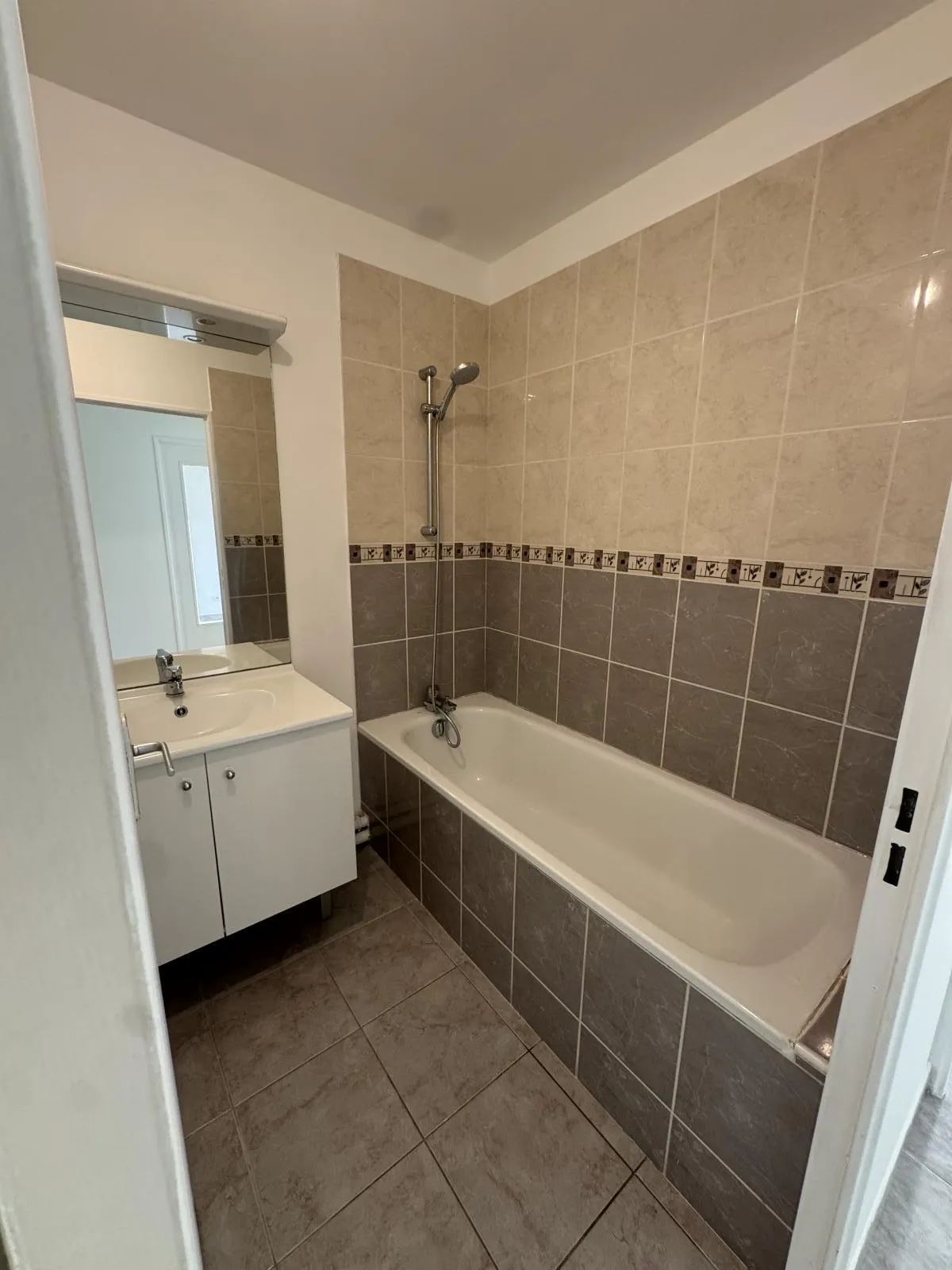 Location Saint-Ouen-l'Aumône Appartement 6a845f1337b6