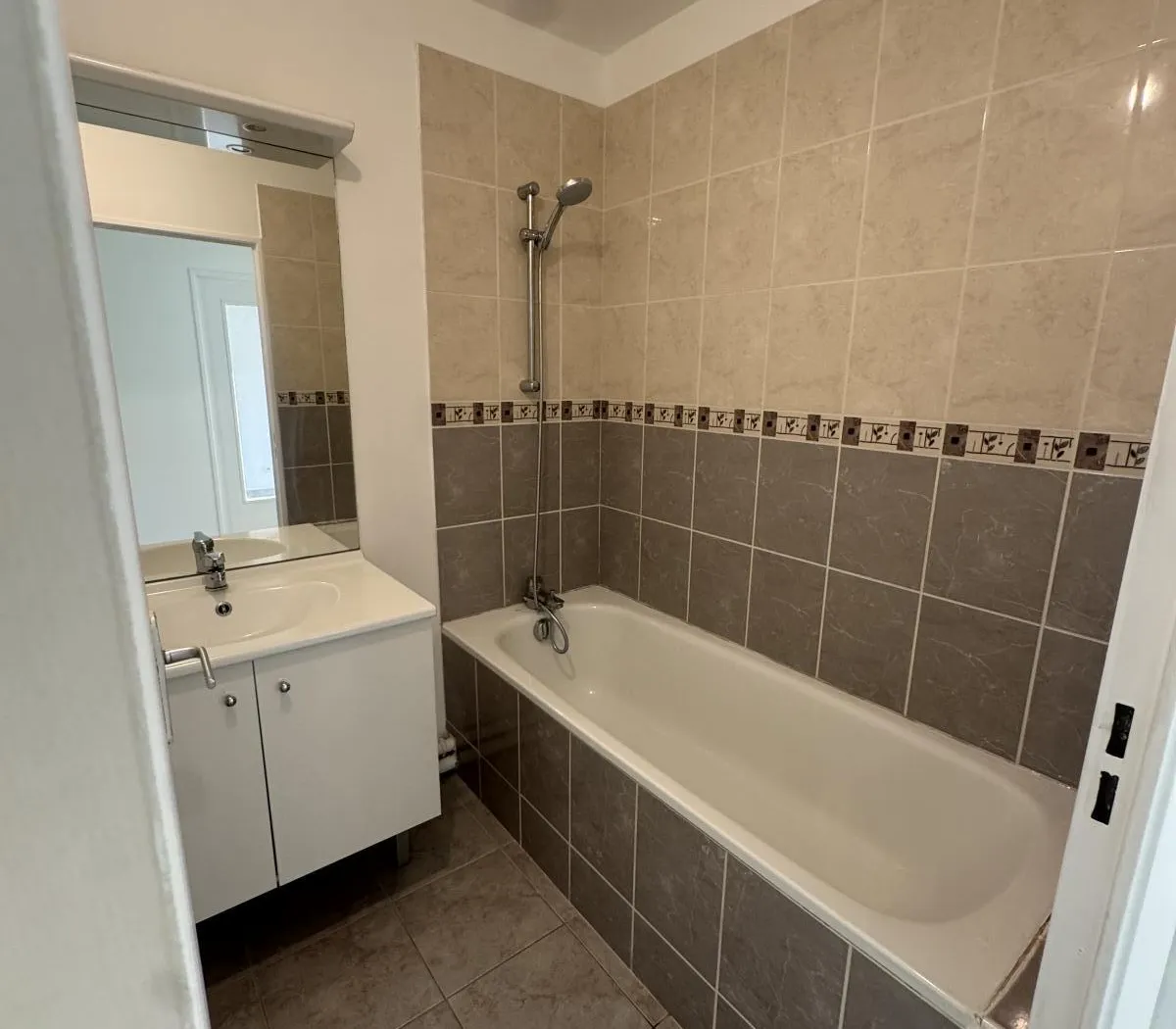 Location Saint-Ouen-l'Aumône Appartement 6a845f1337b6